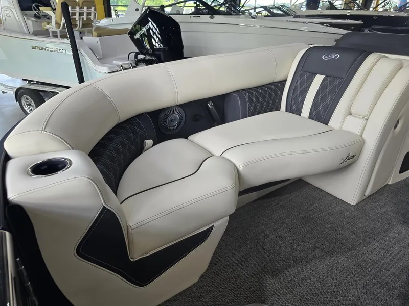 Slide: The Image of Barletta Lusso L23U 2026 - 10