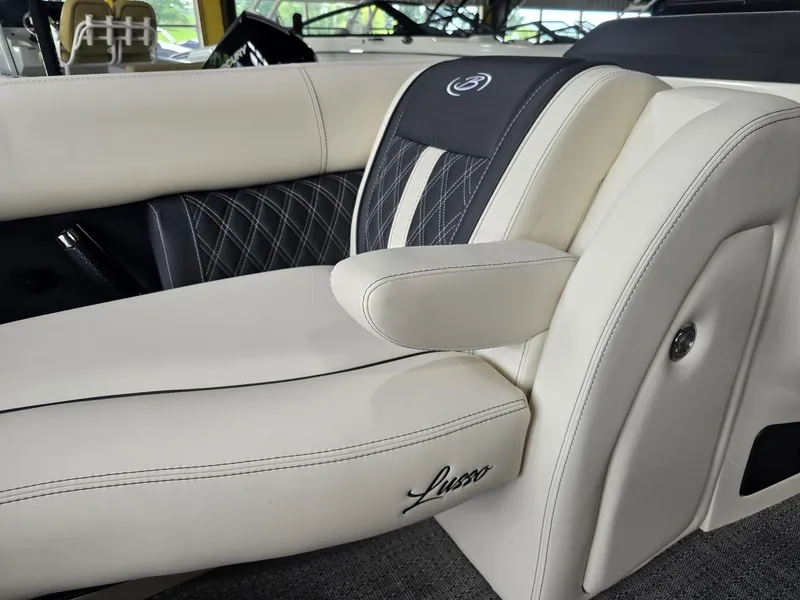 Slide: The Image of Barletta Lusso L23U 2026 - 11