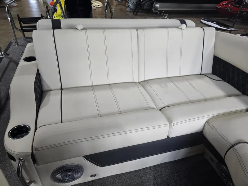 Slide: The Image of Barletta Lusso L23U 2026 - 26