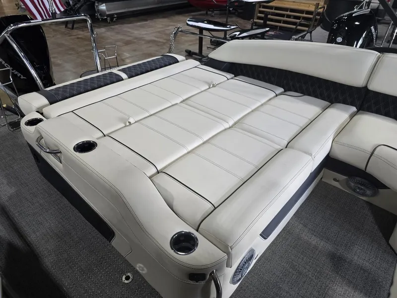 Slide: The Image of Barletta Lusso L23U 2026 - 28