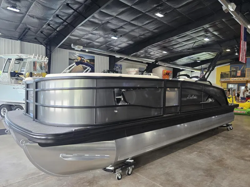 Slide: The Image of Barletta Lusso L23U 2026 - 3