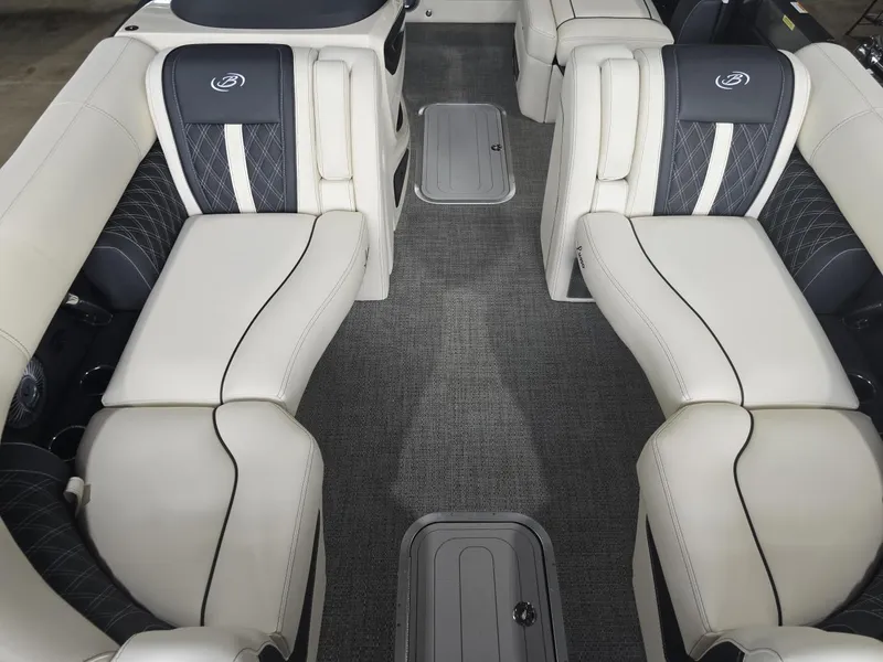 Slide: The Image of Barletta Lusso L23U 2026 - 7