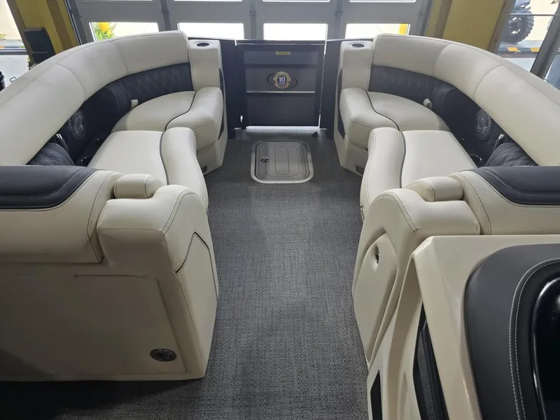 Slide: The Image of Barletta Lusso L23U 2026 - 8