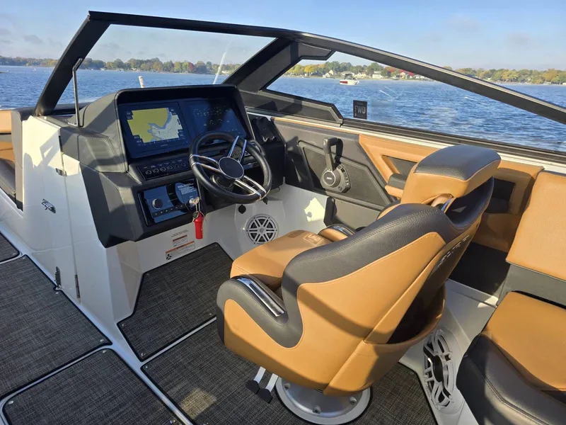 Slide: The Image of Cobalt R4 Surf 2022 - 10