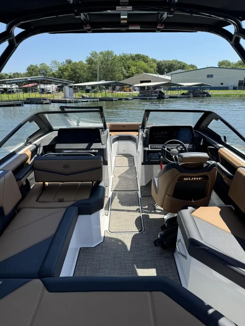 Slide: The Image of Cobalt R4 Surf 2022 - 13