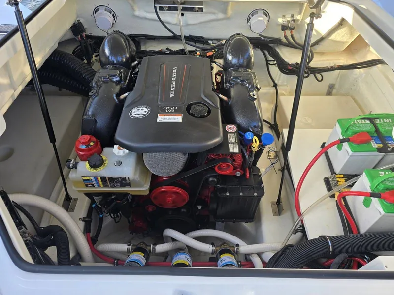 Slide: The Image of Cobalt R4 Surf 2022 - 20