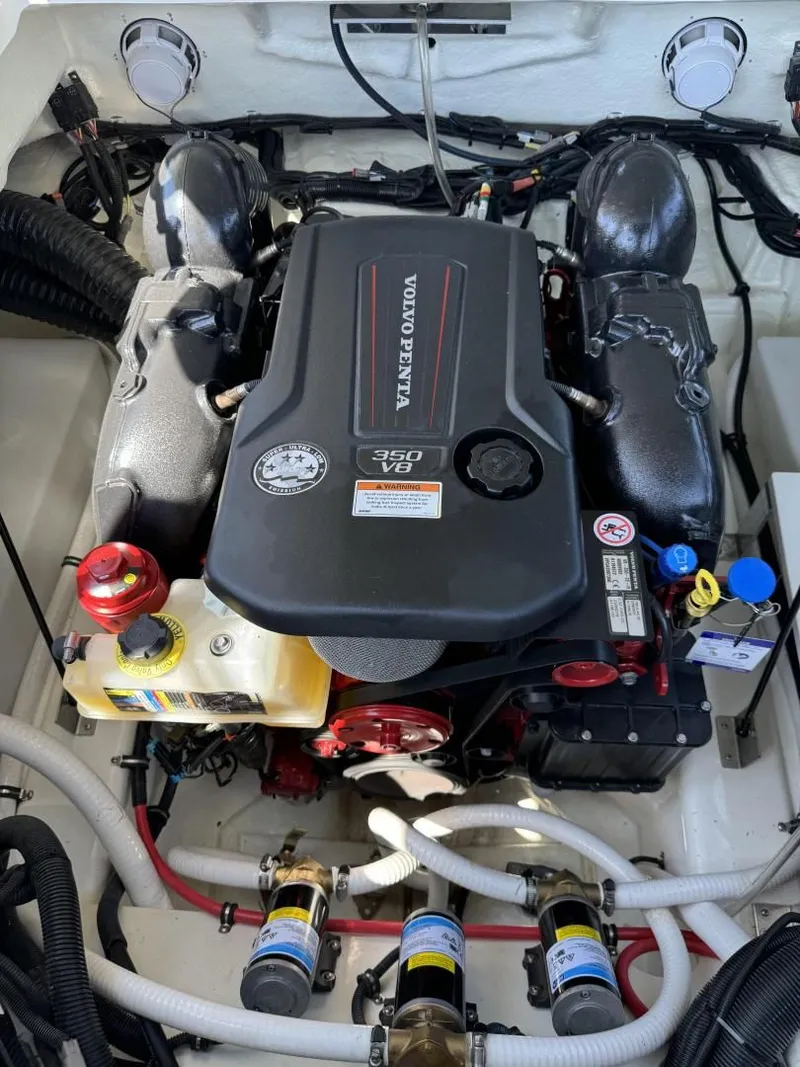 Slide: The Image of Cobalt R4 Surf 2022 - 21