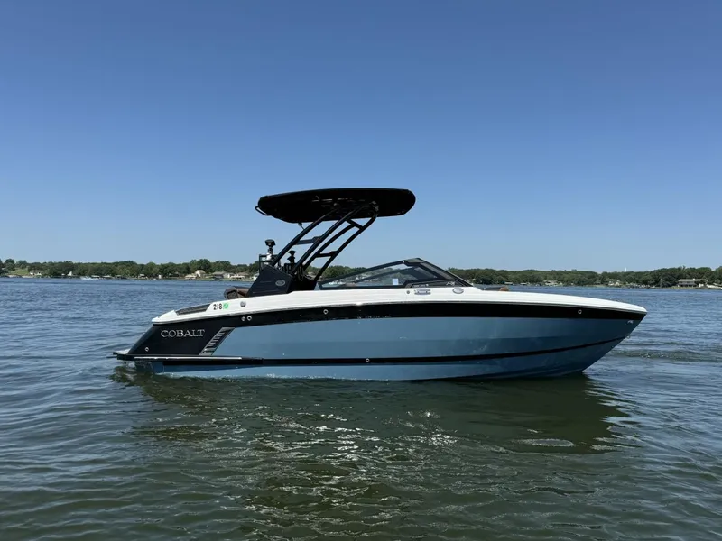 Slide: The Image of Cobalt R4 Surf 2022 - 5