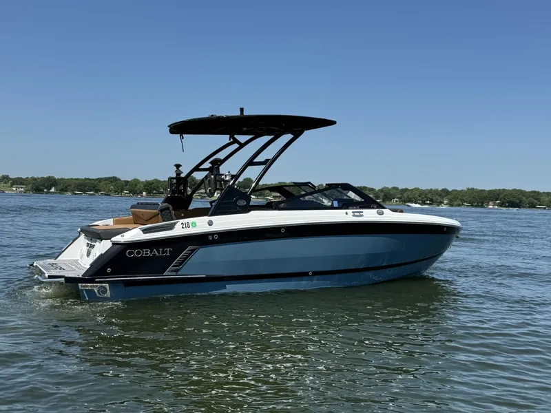 Slide: The Image of Cobalt R4 Surf 2022 - 6