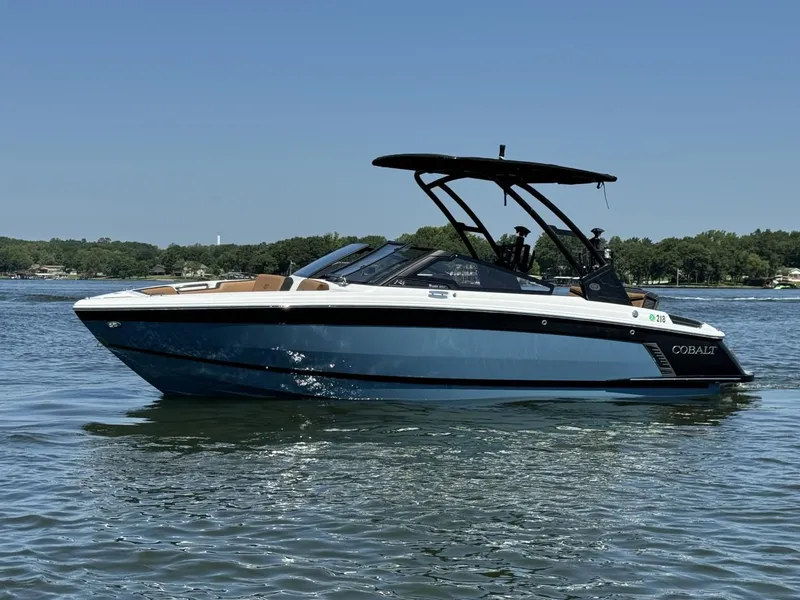 Slide: The Image of Cobalt R4 Surf 2022 - 7