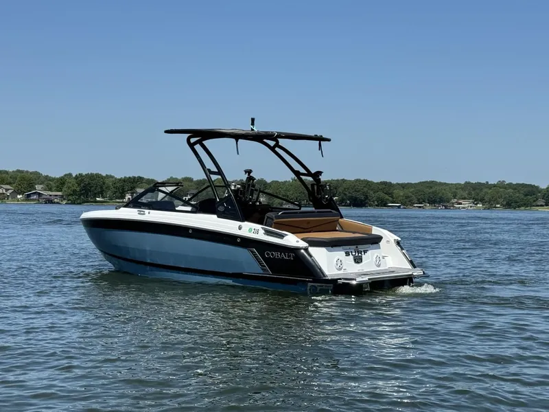 Slide: The Image of Cobalt R4 Surf 2022 - 9