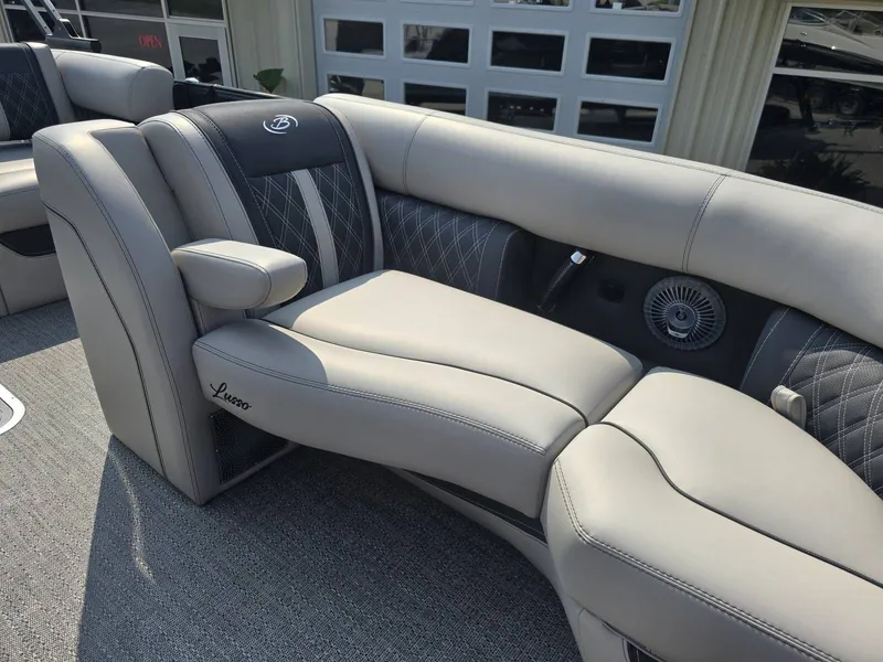 Slide: The Image of Barletta Lusso L23U 2026 - 10