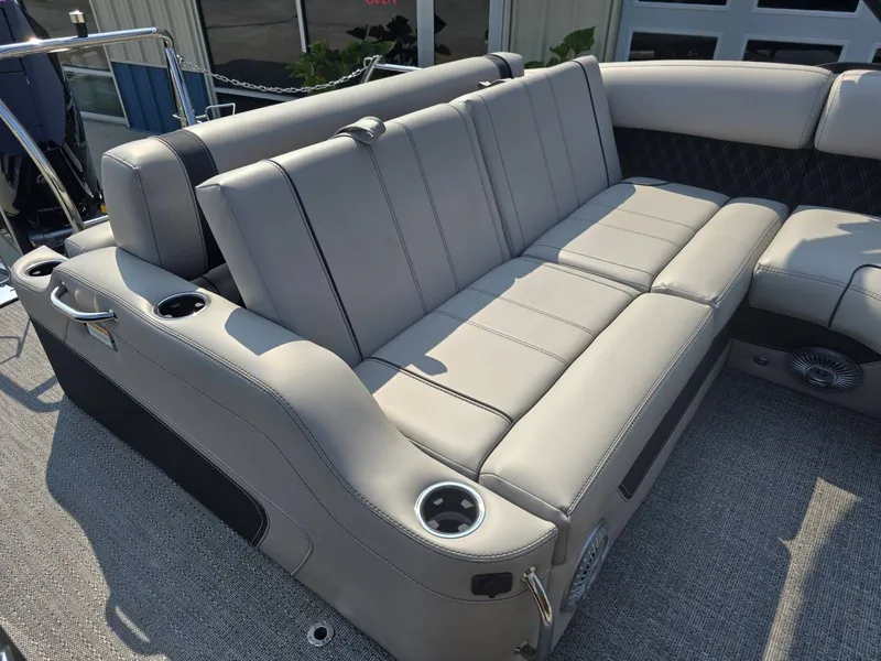 Slide: The Image of Barletta Lusso L23U 2026 - 21