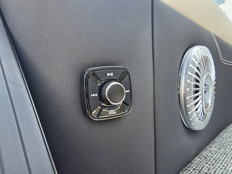 Slide: The Image of Barletta Lusso L23U 2026 - 26