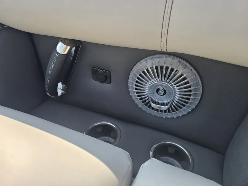 Slide: The Image of Barletta Lusso L23U 2026 - 27