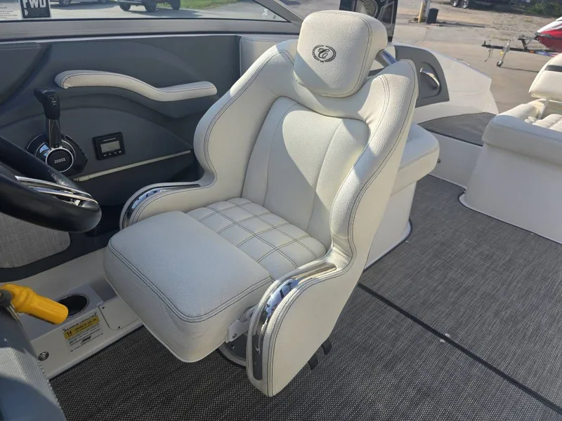 Slide: The Image of Cobalt R5 Surf 2019 - 14