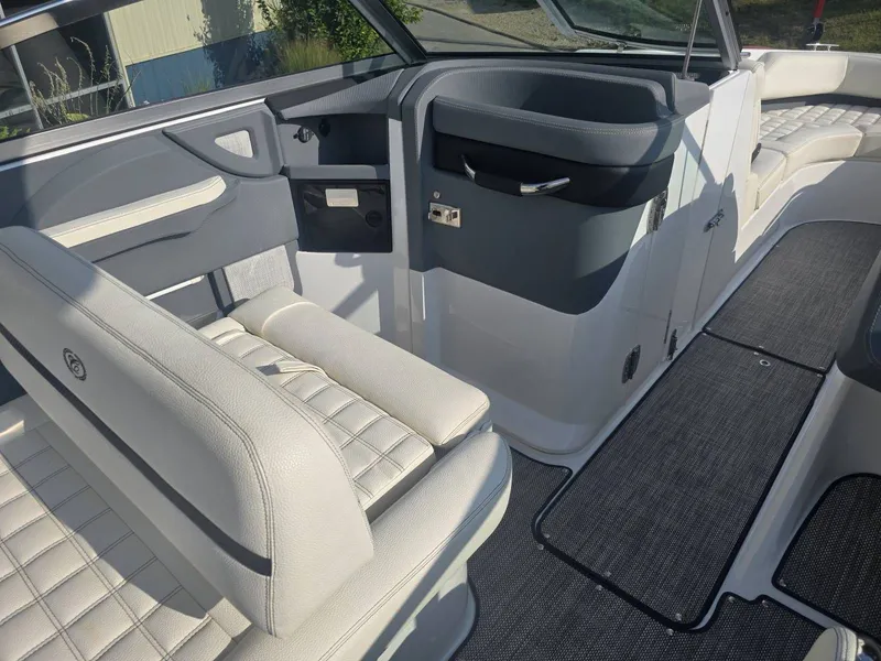 Slide: The Image of Cobalt R5 Surf 2019 - 15