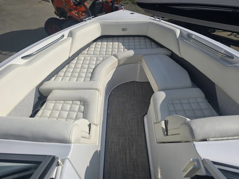 Slide: The Image of Cobalt R5 Surf 2019 - 18