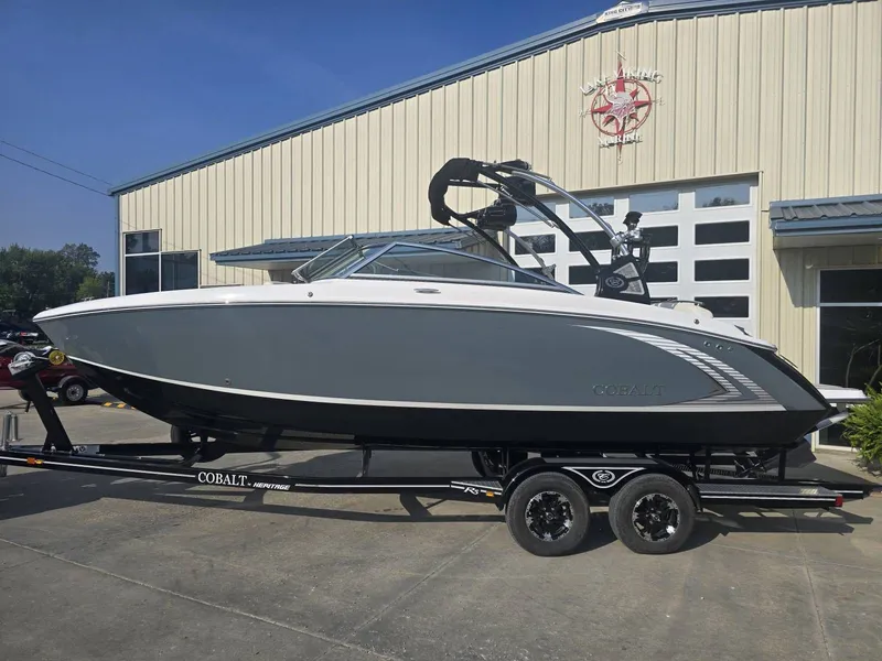 Slide: The Image of Cobalt R5 Surf 2019 - 2