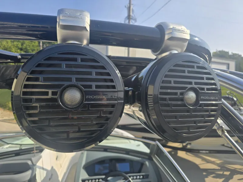 Slide: The Image of Cobalt R5 Surf 2019 - 22