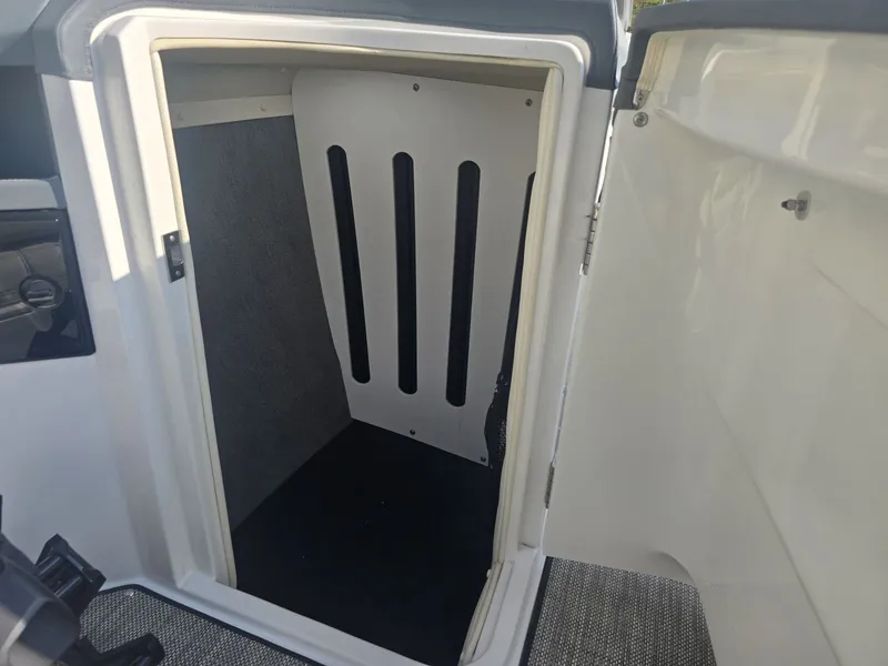 Slide: The Image of Cobalt R5 Surf 2019 - 23