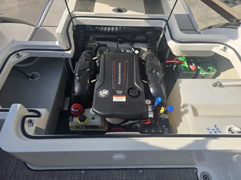 Slide: The Image of Cobalt R5 Surf 2019 - 24