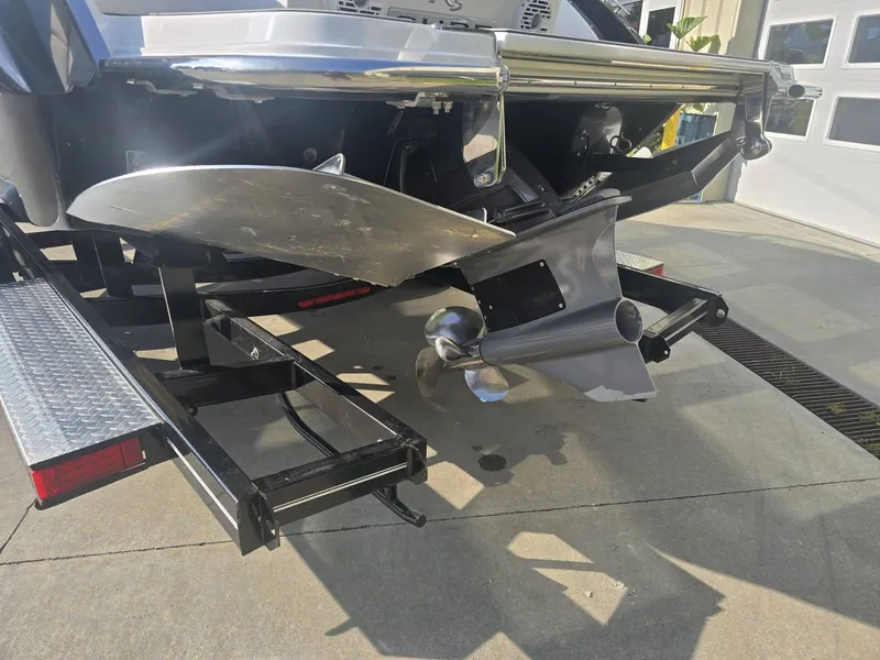 Slide: The Image of Cobalt R5 Surf 2019 - 4