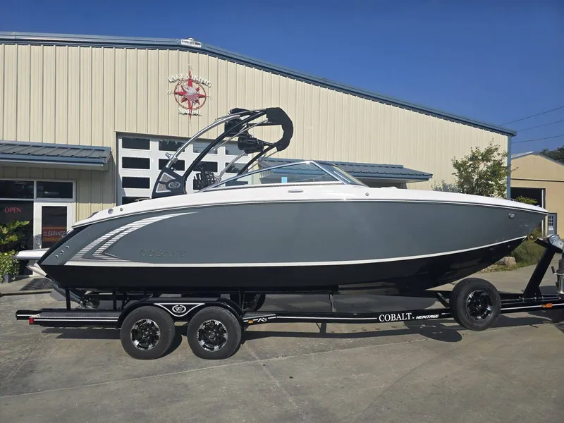 Slide: The Image of Cobalt R5 Surf 2019 - 6