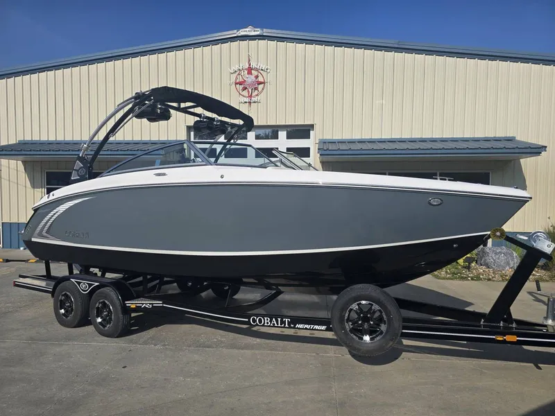 Slide: The Image of Cobalt R5 Surf 2019 - 7