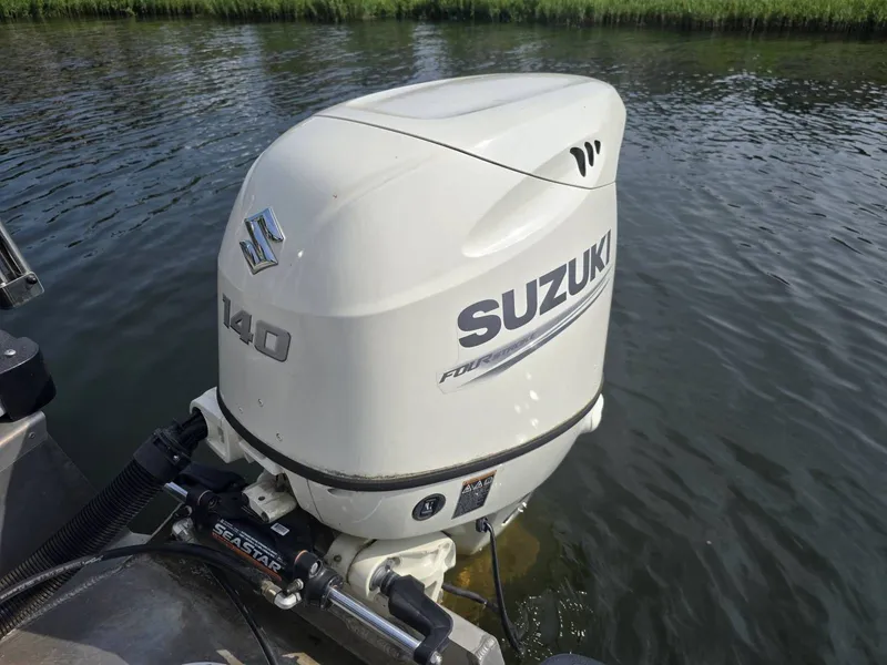 Slide: The Image of Manitou 21' Oasis Rf Vp 2019 - 20