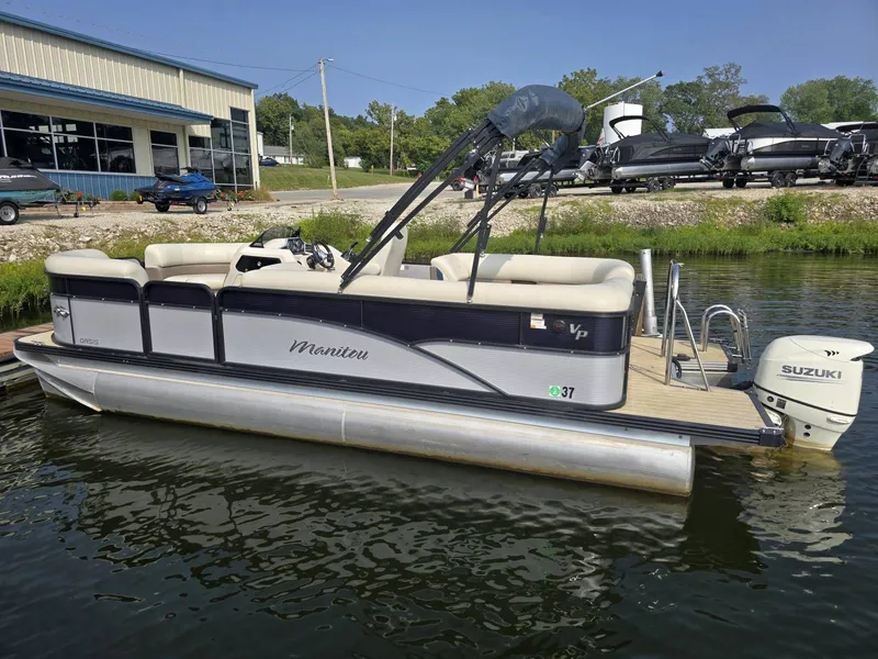 Slide: The Image of Manitou 21' Oasis Rf Vp 2019 - 3