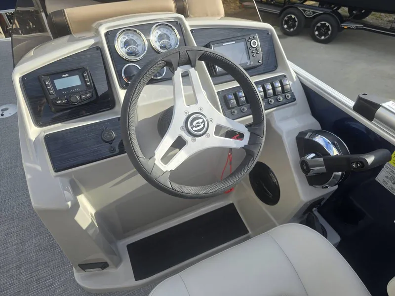 Slide: The Image of Sylvan Mirage 8522 Party Fish 2025 - 19