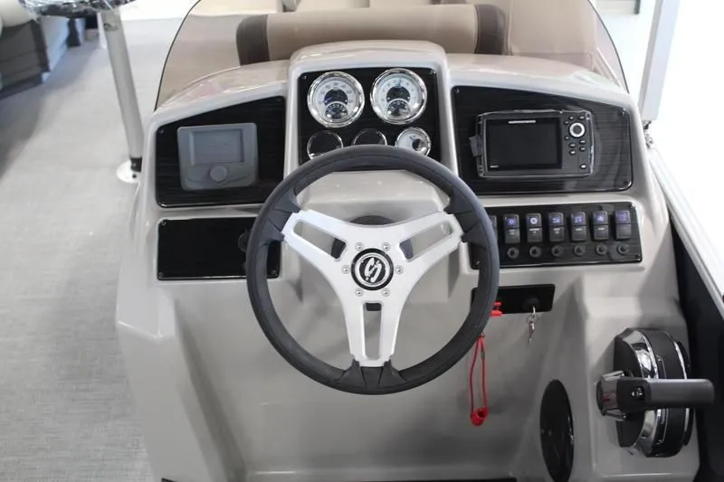 Slide: The Image of Sylvan Mirage 8522 Party Fish 2025 - 30