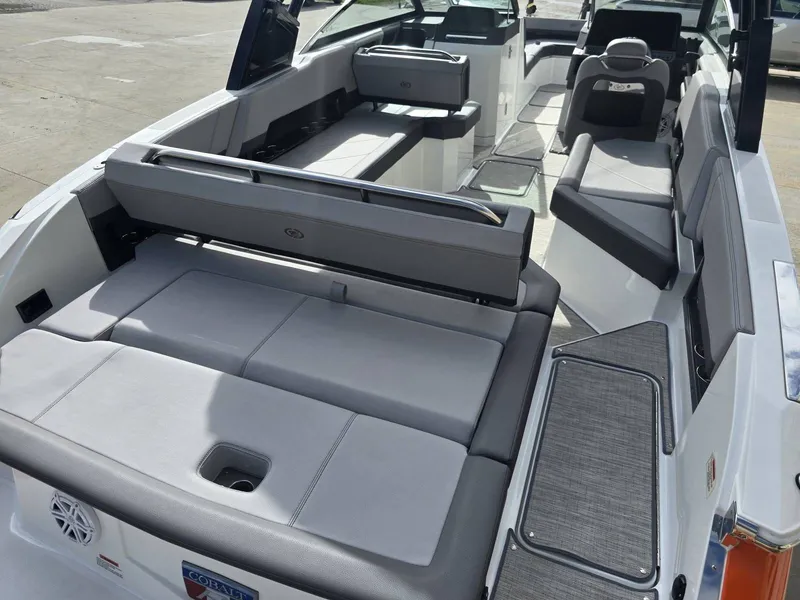 Slide: The Image of Cobalt R8 2024 - 10