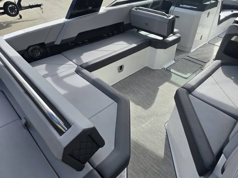 Slide: The Image of Cobalt R8 2024 - 11