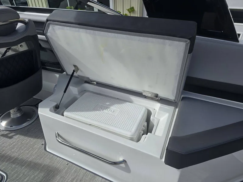 Slide: The Image of Cobalt R8 2024 - 13