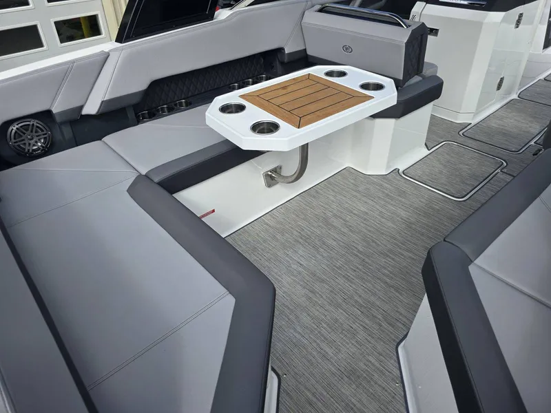 Slide: The Image of Cobalt R8 2024 - 15