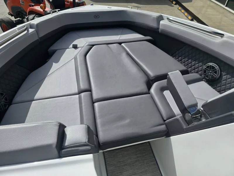 Slide: The Image of Cobalt R8 2024 - 30