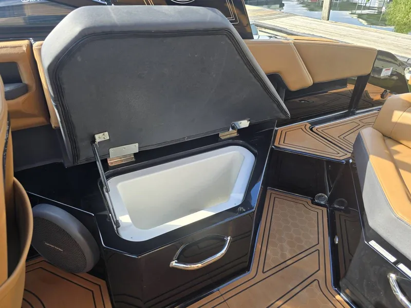 Slide: The Image of Cobalt R4 Surf 2026 - 18