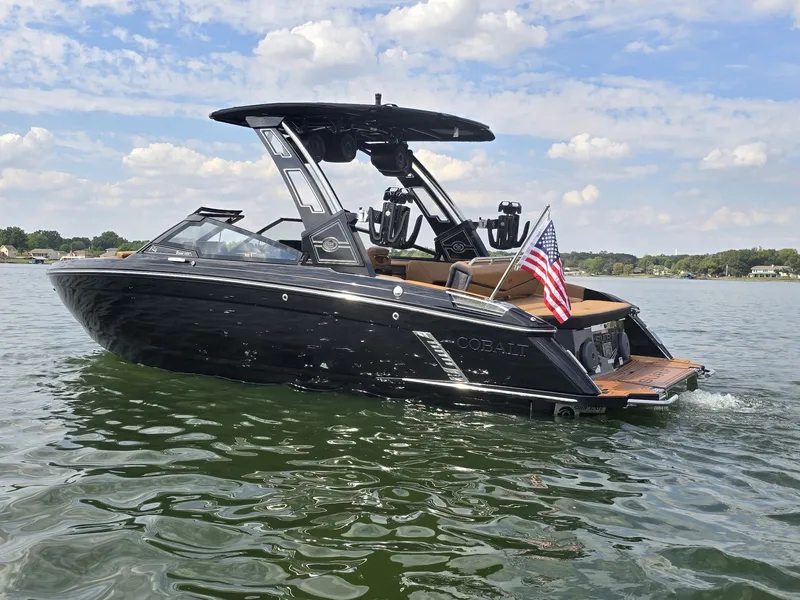 Slide: The Image of Cobalt R4 Surf 2026 - 4