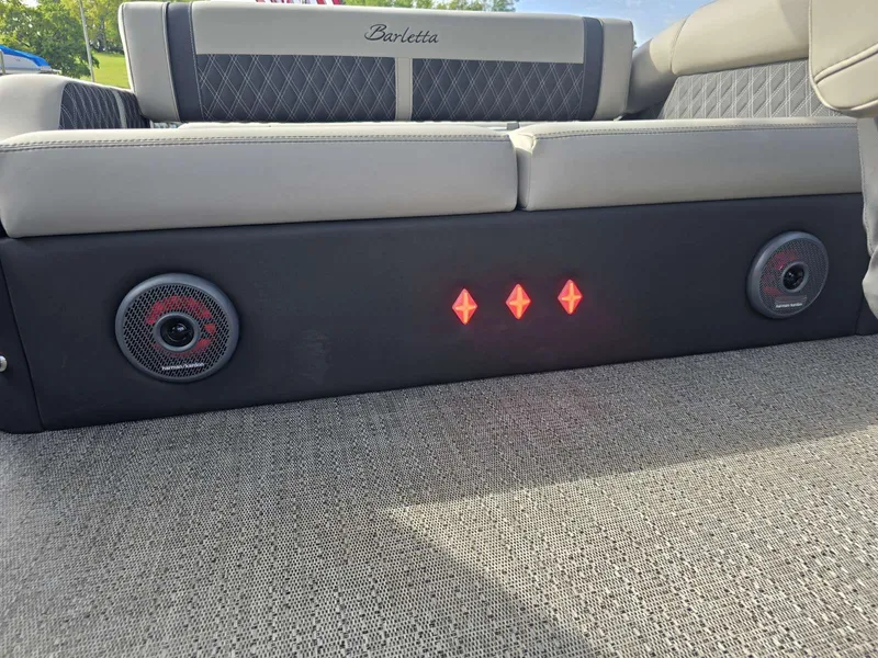 Slide: The Image of Barletta Reserve Leggera Rl23uca 2026 - 33