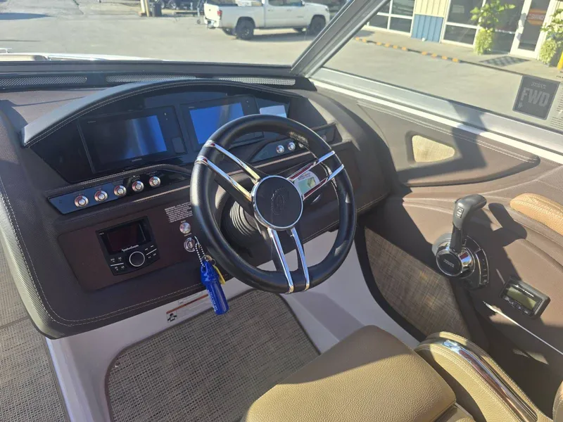 Slide: The Image of Cobalt R3 Surf 2019 - 10