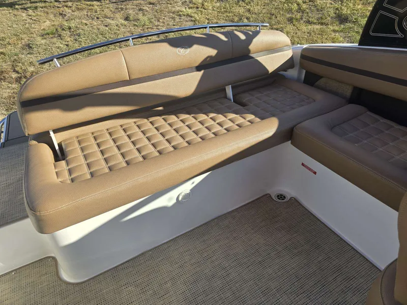 Slide: The Image of Cobalt R3 Surf 2019 - 17