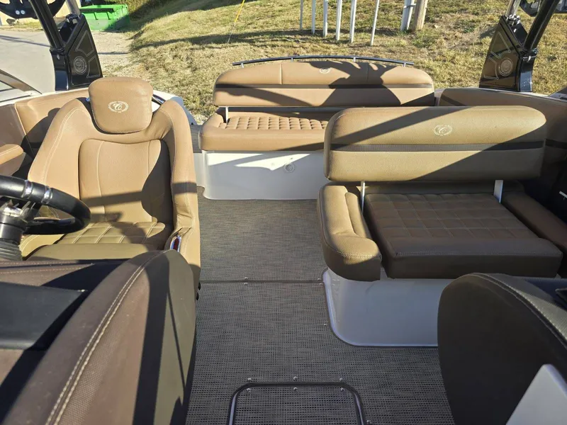 Slide: The Image of Cobalt R3 Surf 2019 - 18