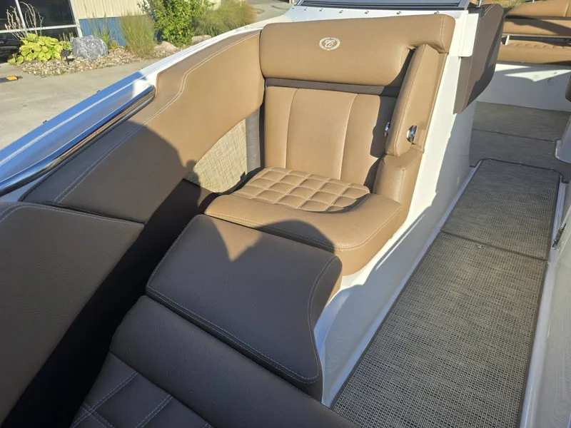 Slide: The Image of Cobalt R3 Surf 2019 - 20