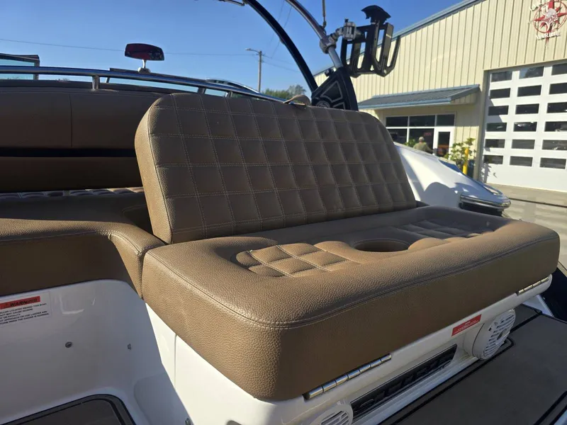 Slide: The Image of Cobalt R3 Surf 2019 - 6