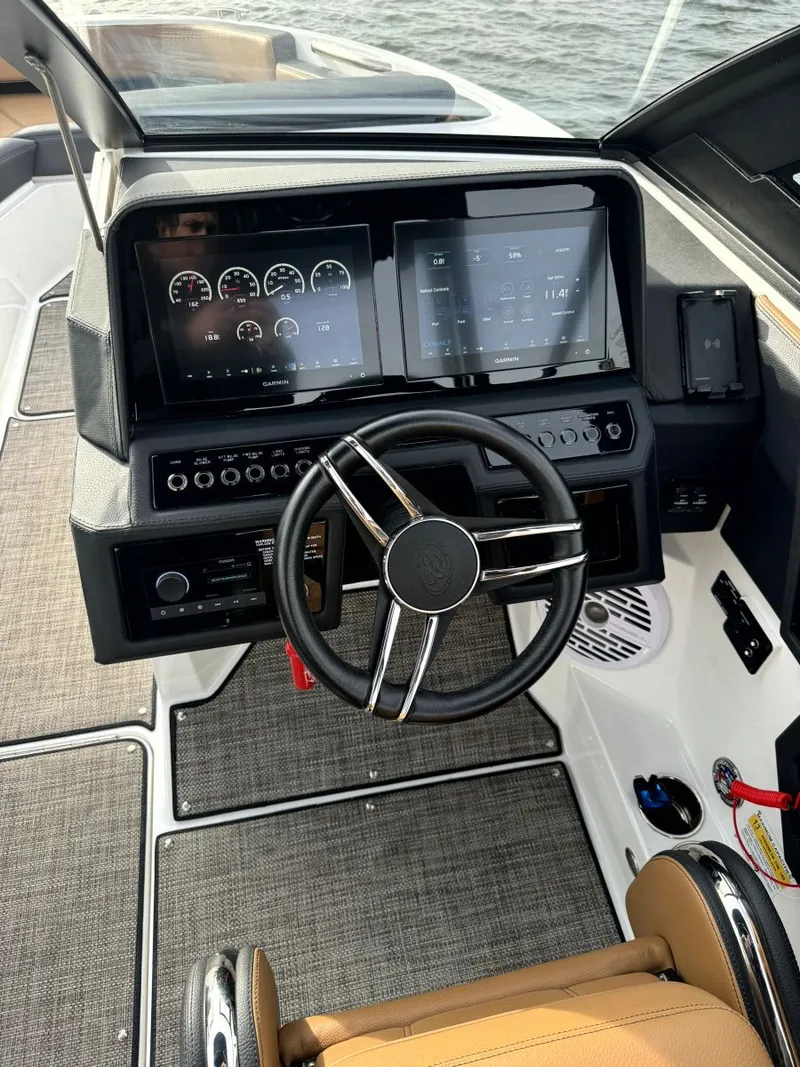 Slide: The Image of Cobalt R4 Surf 2022 - 18