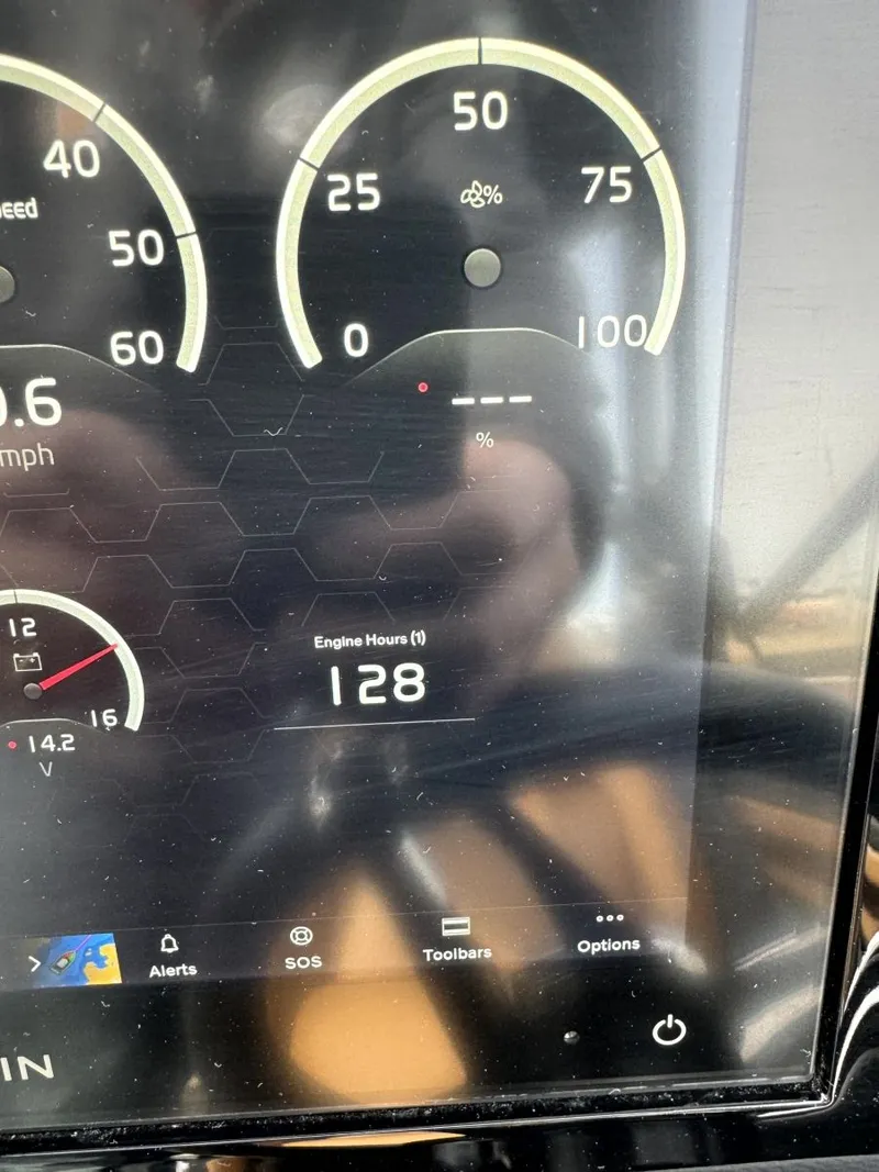 Slide: The Image of Cobalt R4 Surf 2022 - 19