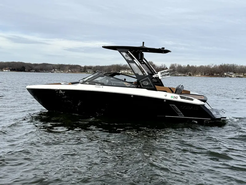 Slide: The Image of Cobalt R4 Surf 2022 - 2