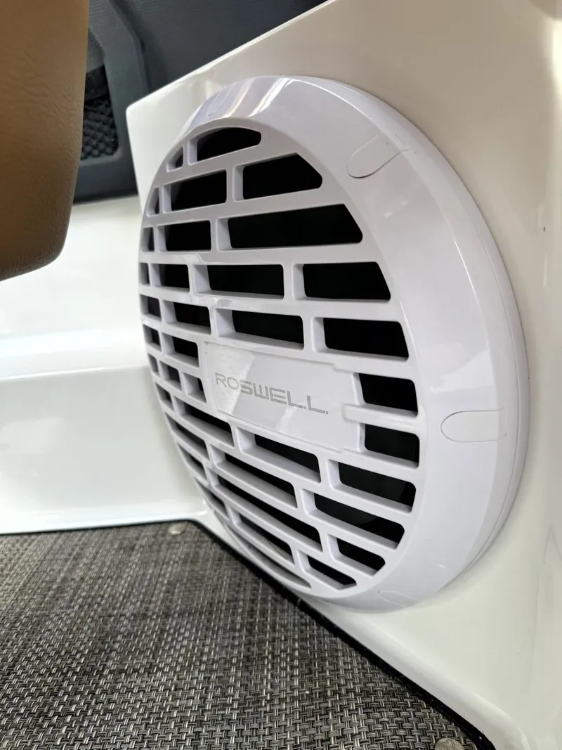 Slide: The Image of Cobalt R4 Surf 2022 - 24